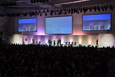 日本メガネベストドレッサー賞　イメージ写真