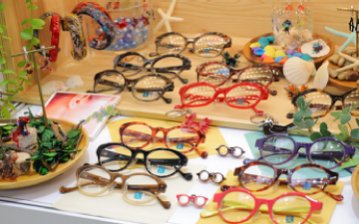 日本製メガネから海外ブランドまで多彩なジャンルのメガネが集結